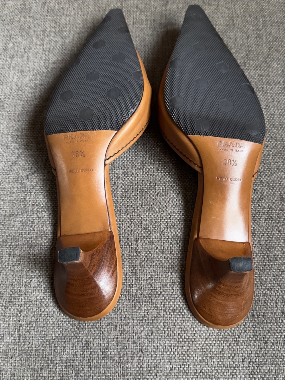 Vintage Prada leather logo heels - Picture 7 of 8